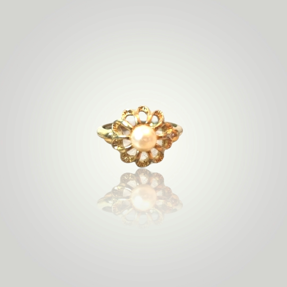 Avon Vintage Gold Tone Faux Pearl Flower Ring